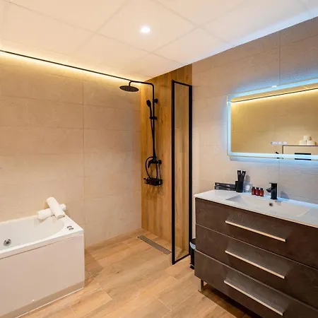 Hotel apartamentowy Emily 3*